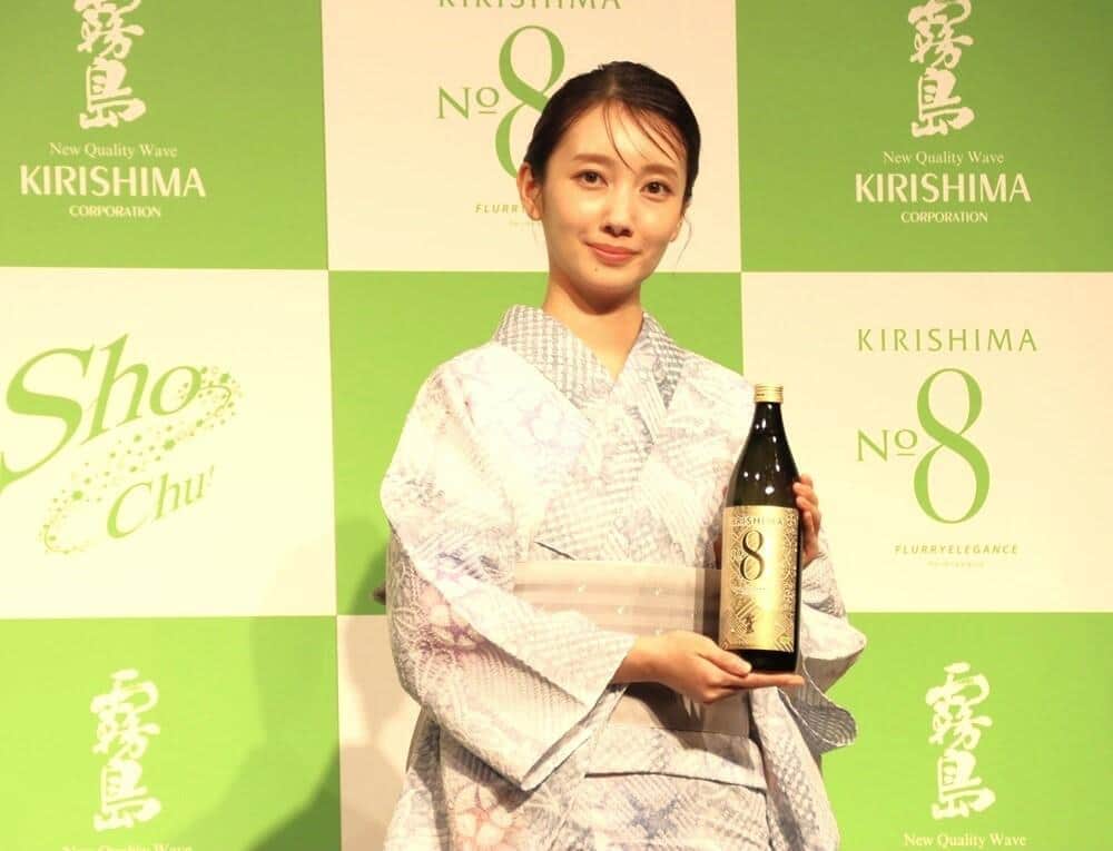 波瑠が浴衣姿で芋焼酎ゴクリ　「KIRISHIMA　No.8」CM裏話を披露