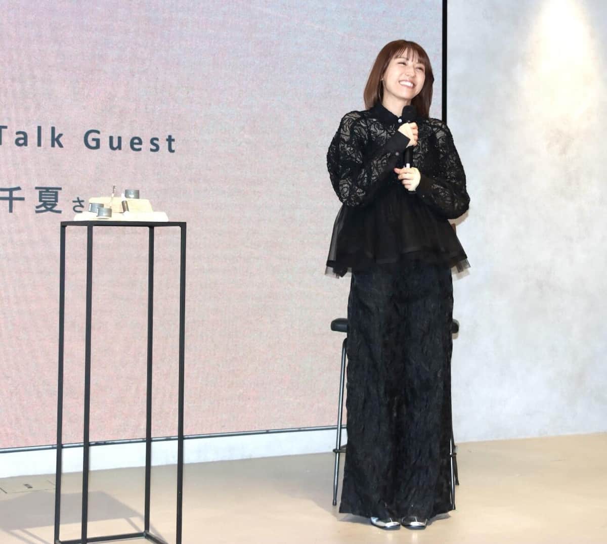 新ブランド発表会に登場した若槻千夏さん