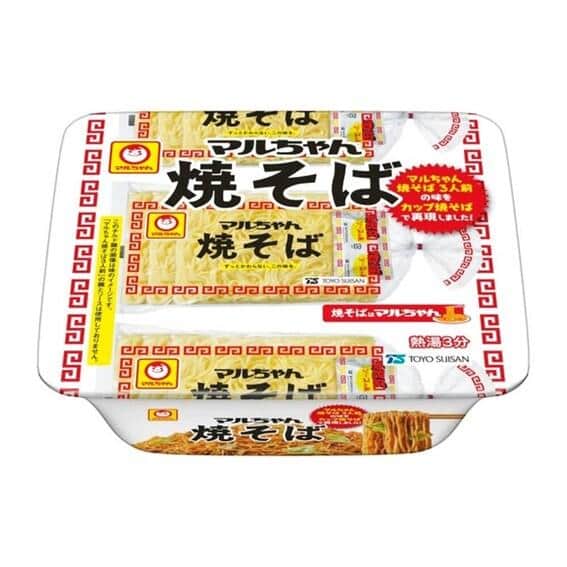 スーパーなどでおなじみの味がカップ焼きそばで手軽に楽しめる