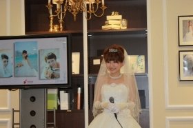 あいのり 桃ちゃん がハワイ挙式の感動を報告 ワタベウェディングミラザ新宿店オープン記念イベントで J Cast トレンド 全文表示