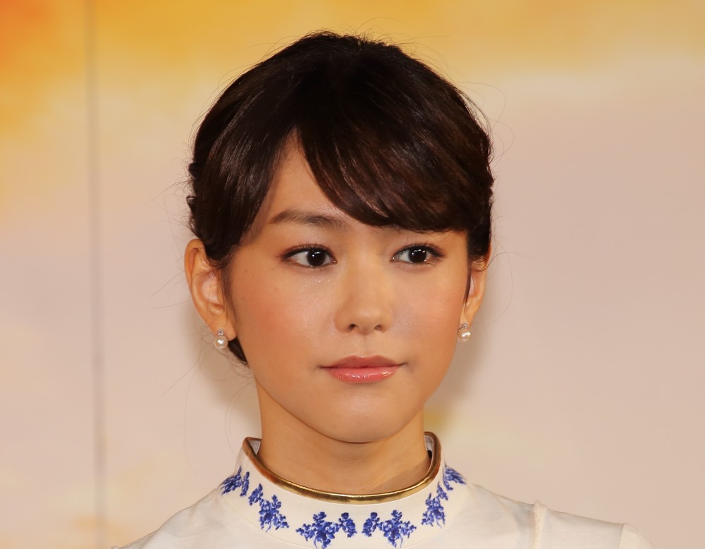 河北麻友子＆桐谷美玲の双子コーデに「最強すぎ」「めっちゃ可愛い」