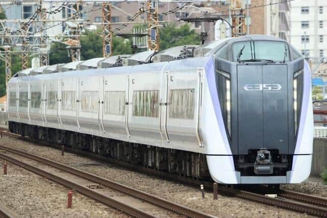 特急列車で逃走の時計店強盗 立川駅で待ち構えて警察逮捕！「モーニングショー」がその瞬間